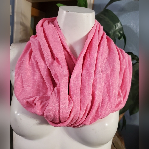 3pcs Scarf Bundle/ Vintage Fussy Tube, Pink Loop, Black and White Fringe Knit - Picture 8 of 13